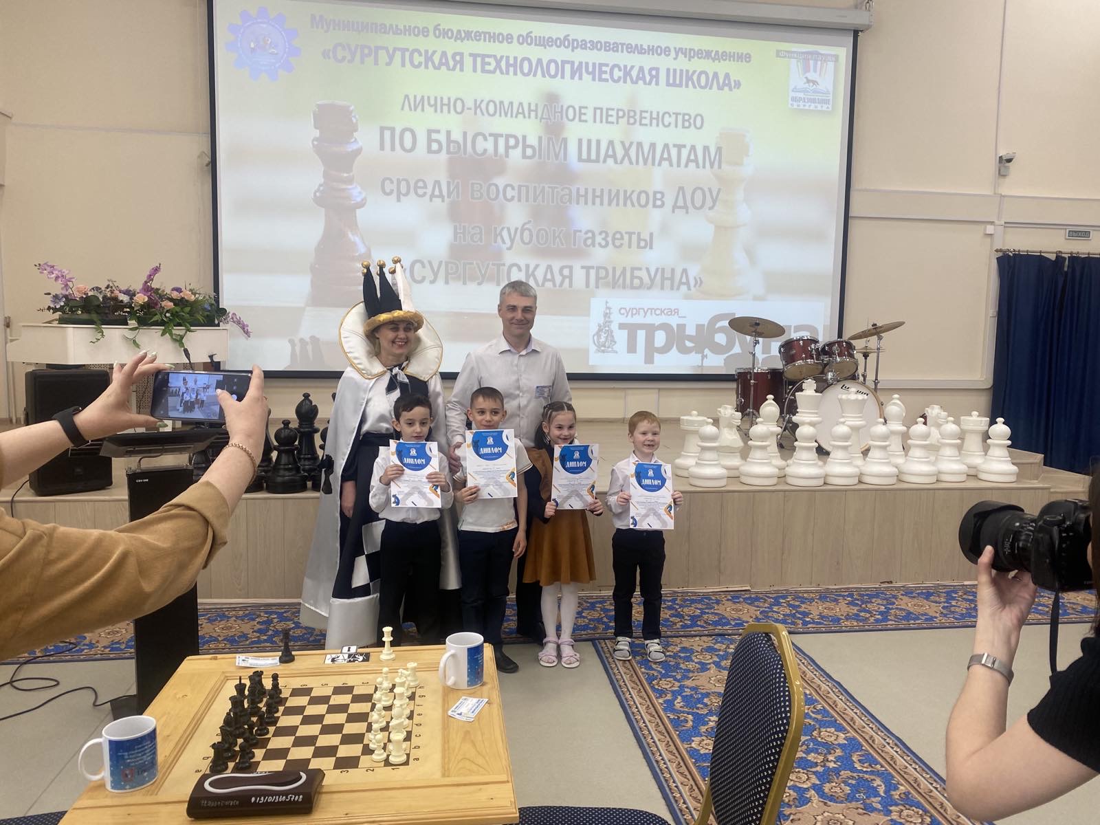 Поздравляем победителей и призеров первенства по быстрым шахматам на Кубок газеты «Сургутская трибуна»